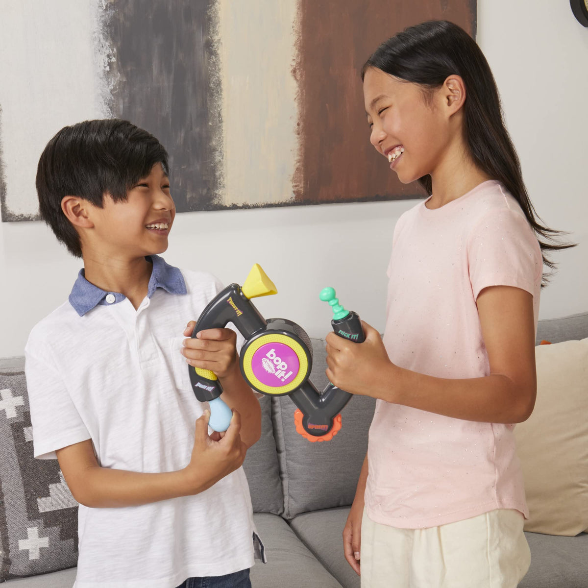Hasbro Gaming Bop It Extreme Electronic Game for 1 or More Players, Fun Party Interactive Game for Kids Ages 8+, 4 Modes Including One-On-One Mode (Amazon Exclusive)