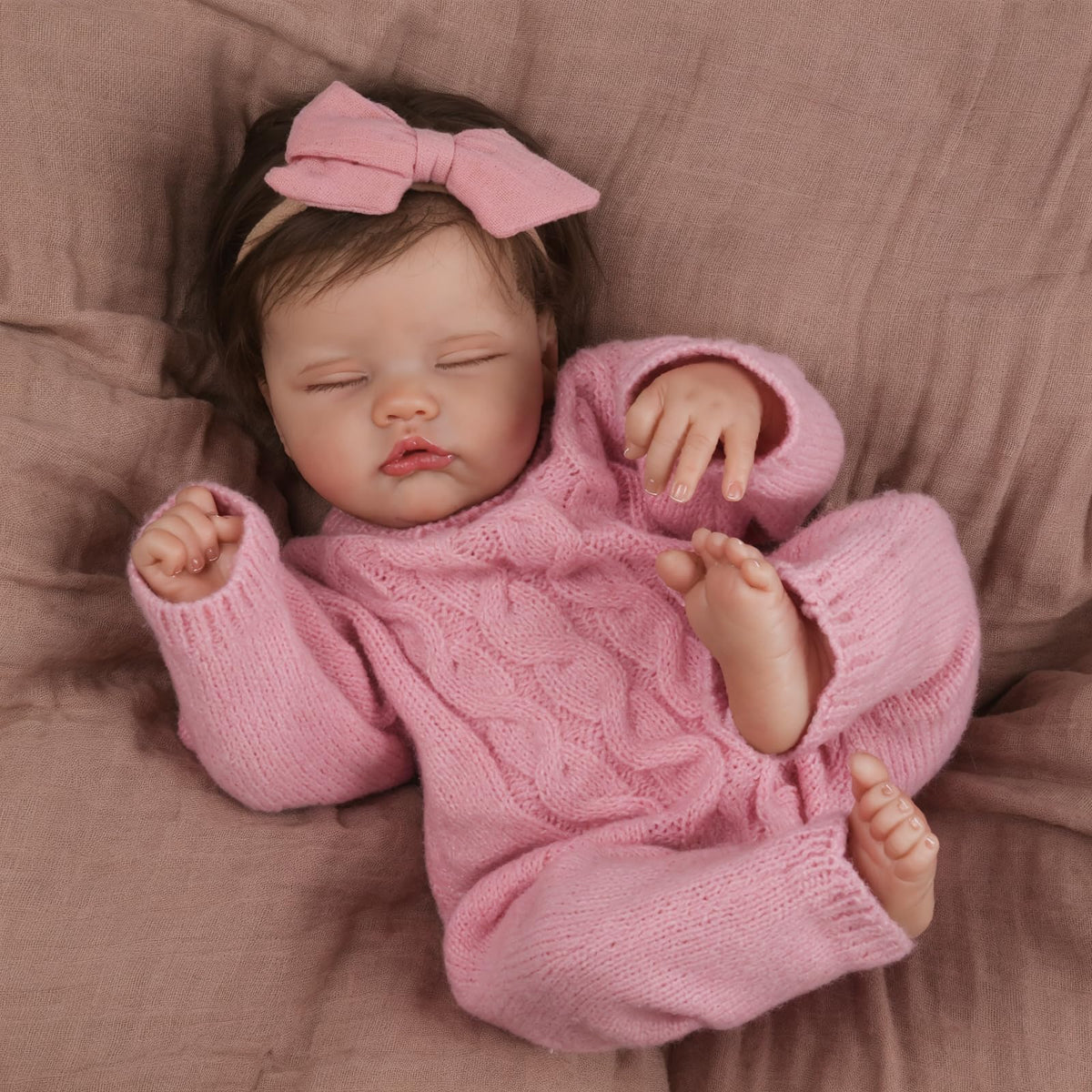 WOOROY Realistic Reborn Baby Dolls Aria, 18-Inch Real Life Newborn Girl | Lifelike Sleeping Doll with Weighted Soft Cloth Body, Hand-rooted Hair, Handmade Gift Toy with Accessories for Kids Age 3+