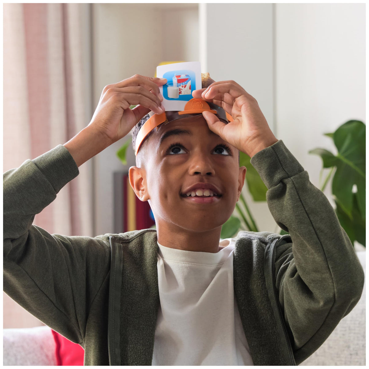 Spin Master Games Hedbanz Picture Guessing Game for Family Game Night | Hilarious Guessing Game of "What Am I?" with Easy-to-Read Picture Cards, Builds Deductive Reasoning, 2-6 Players, Ages 6+